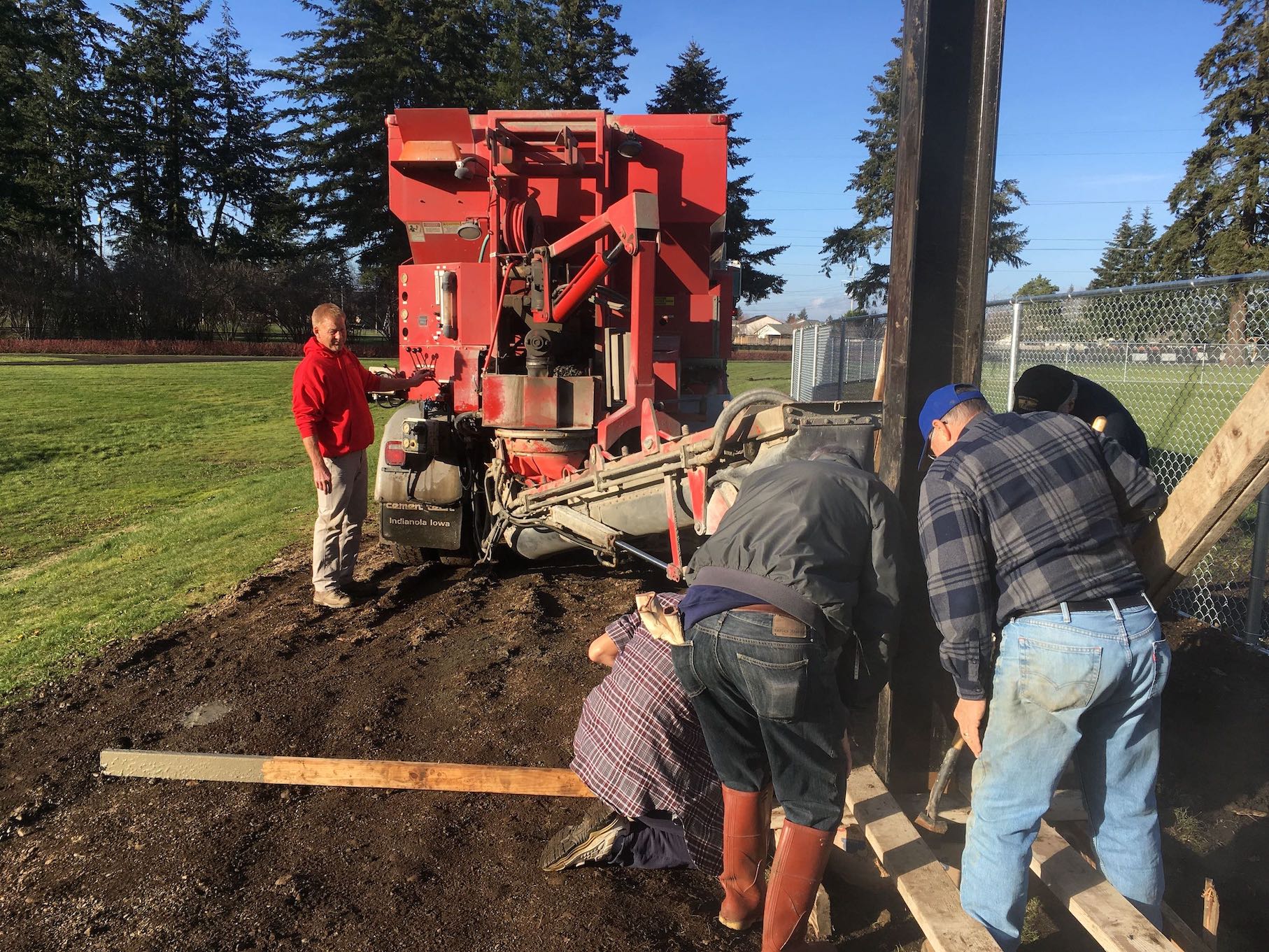 Volunteers and Building of the new field