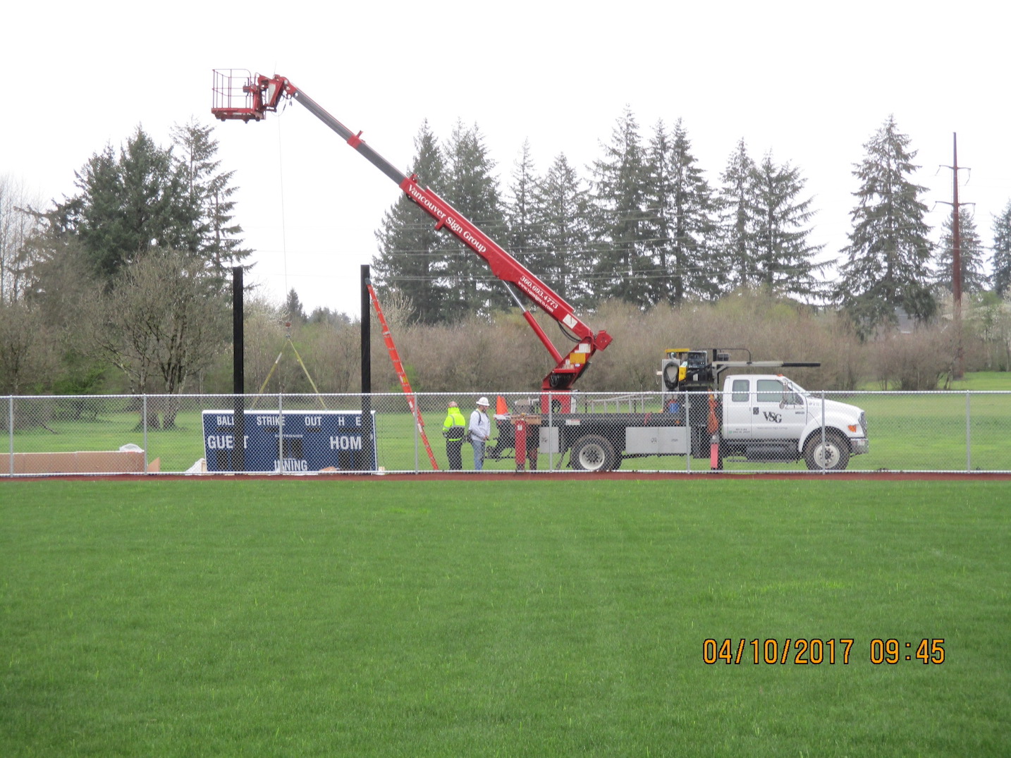 Volunteers and Building of the new field